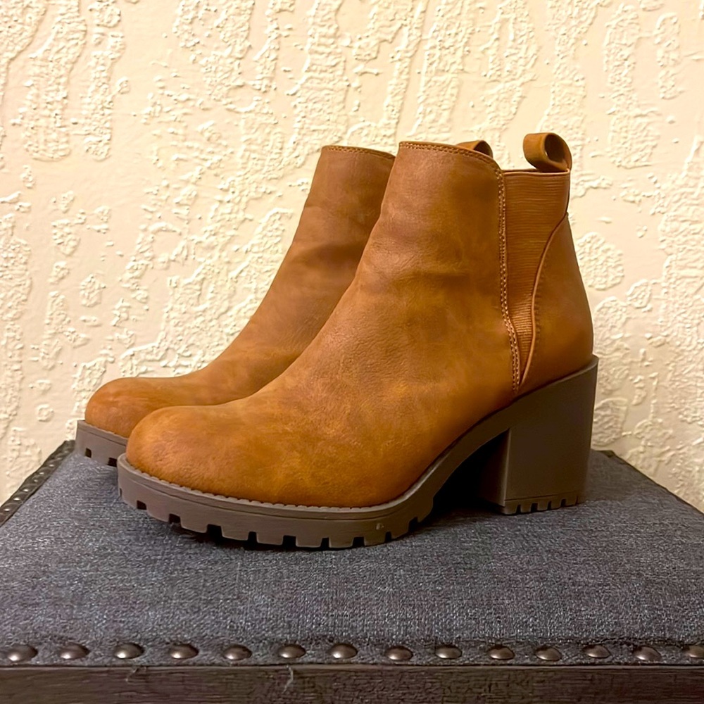 Block Heel Chelsea Boots Brown